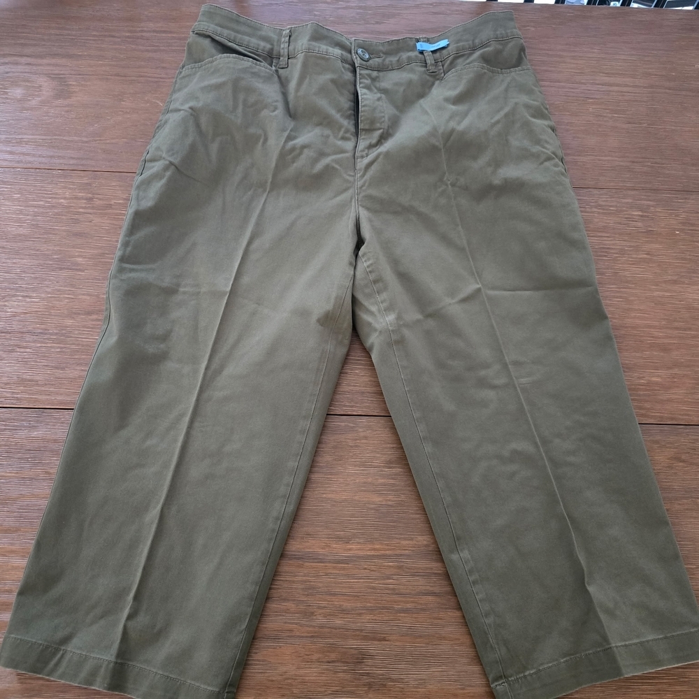 Croft & Barrow Women’s Stretch Capri Pants – Size 14, Khaki /(2) White / Olive - Picture 8 of 11